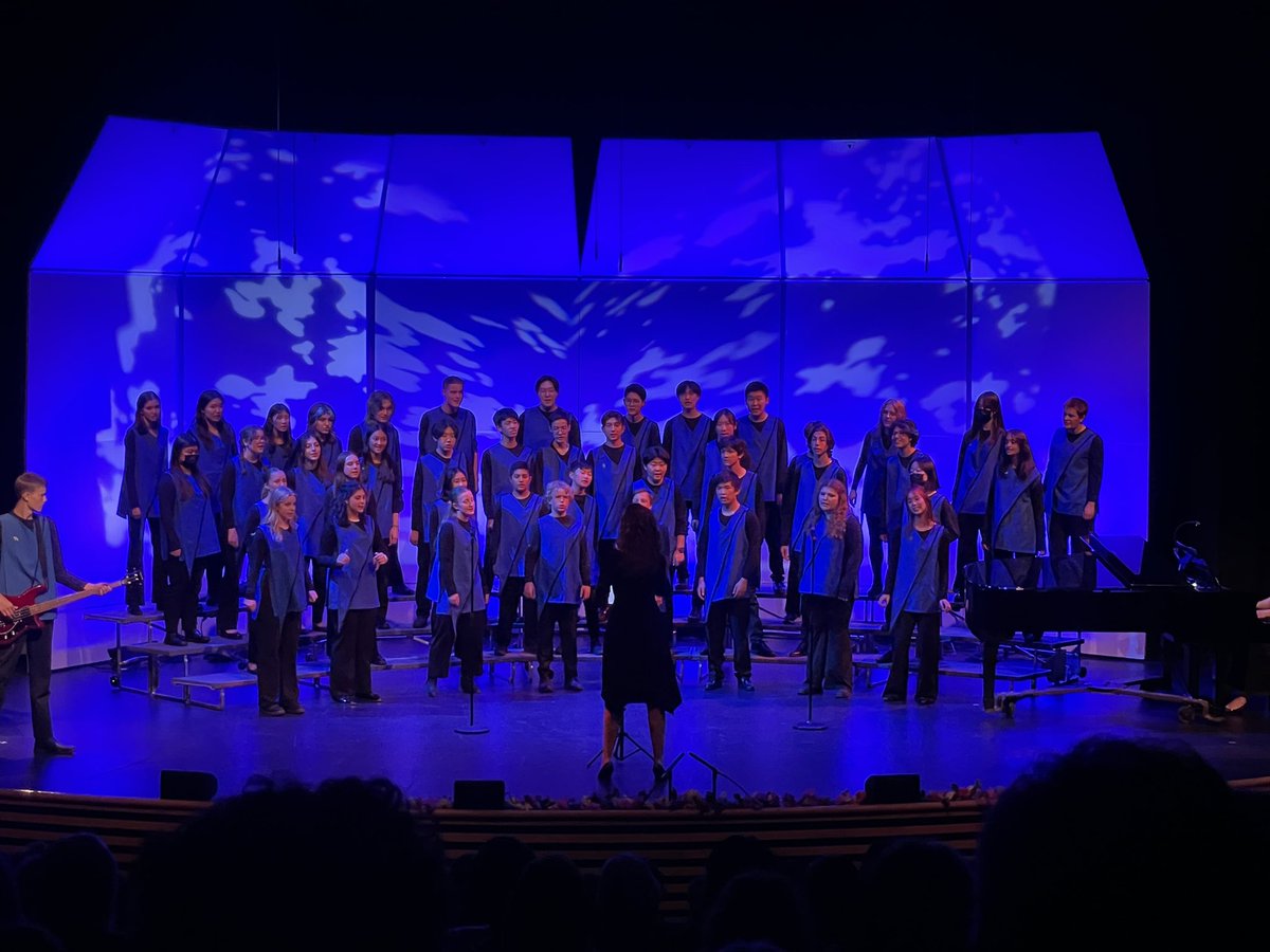 SeanNosek's tweet photo. Such a great evening of music! Thank you @sefulton for having @WestVanSchools perform so beautifully! #choir #music #westvaned https://t.co/BCgqJ8W77q