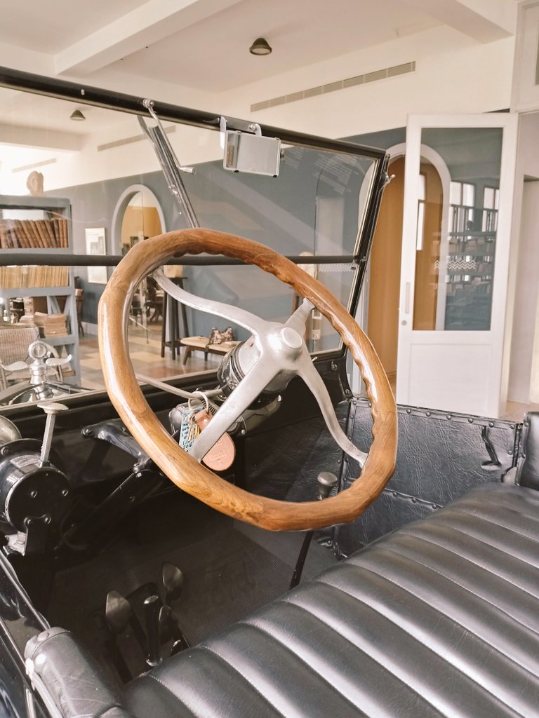 JoyMourani's tweet photo. #Henry_Ford’s #Model_T, a historical piece of engineering produced on an assembly line rather than individual hand crafting in 1908, the pioneer that led to the gigantic boom of the automotive industry with 165 million #Ford Model Ts sold up.
#PatrimoineUSA https://t.co/ieErHntqM7