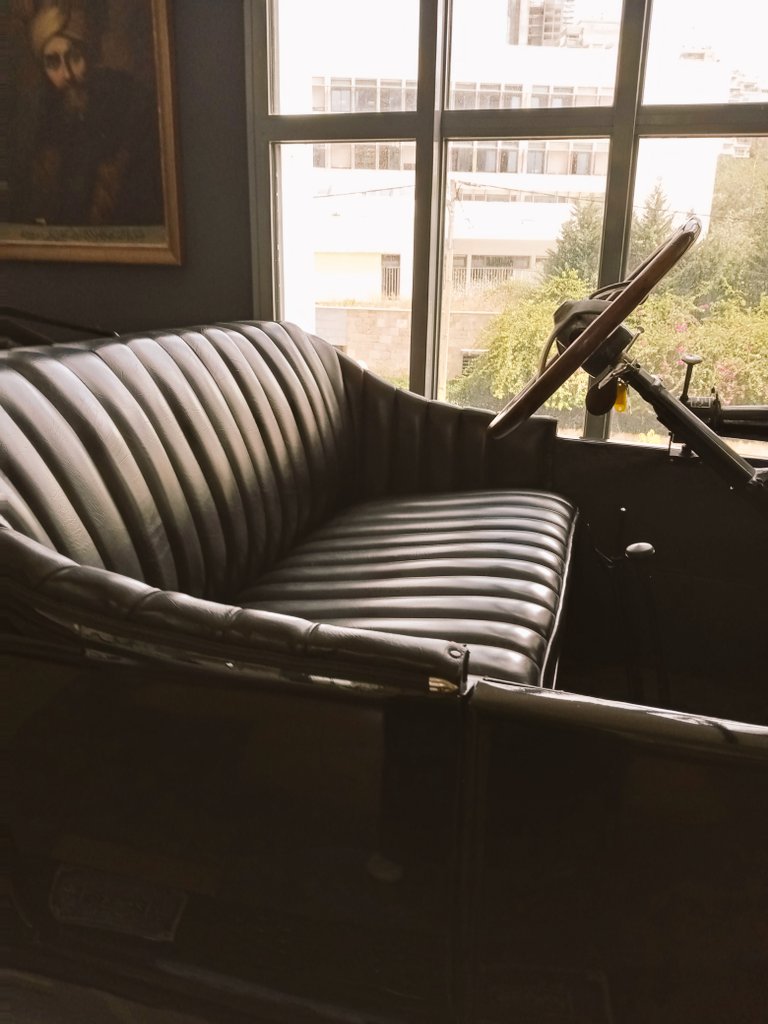 JoyMourani's tweet photo. #Henry_Ford’s #Model_T, a historical piece of engineering produced on an assembly line rather than individual hand crafting in 1908, the pioneer that led to the gigantic boom of the automotive industry with 165 million #Ford Model Ts sold up.
#PatrimoineUSA https://t.co/ieErHntqM7