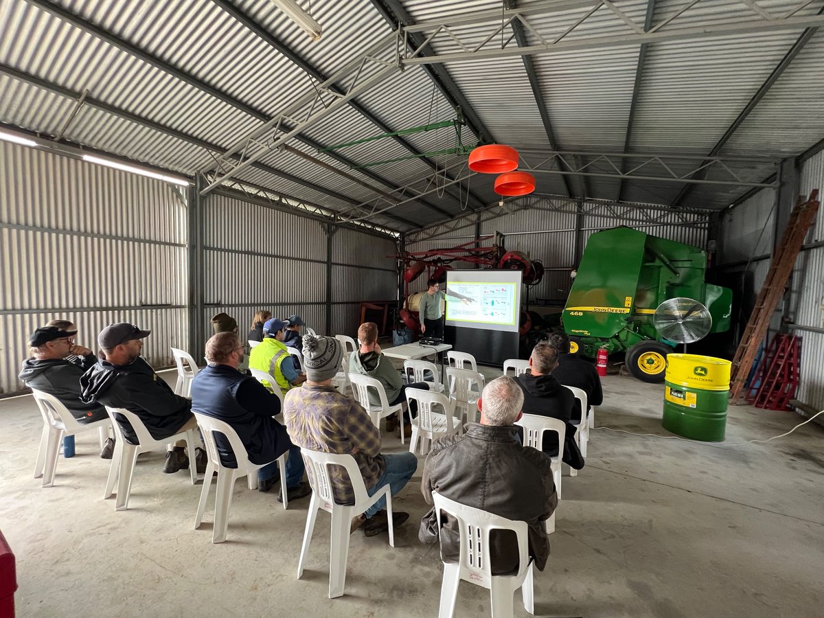 Thomas_Lines's tweet photo. Cracking morning yesterday presenting our vineyard soil carbon results to growers with @jnjmarks . Thanks to the friendship fund (@AgrifoodUoA and @The_AWRI) for funding the work. Webinar to come. https://t.co/ZlYkg86jhi