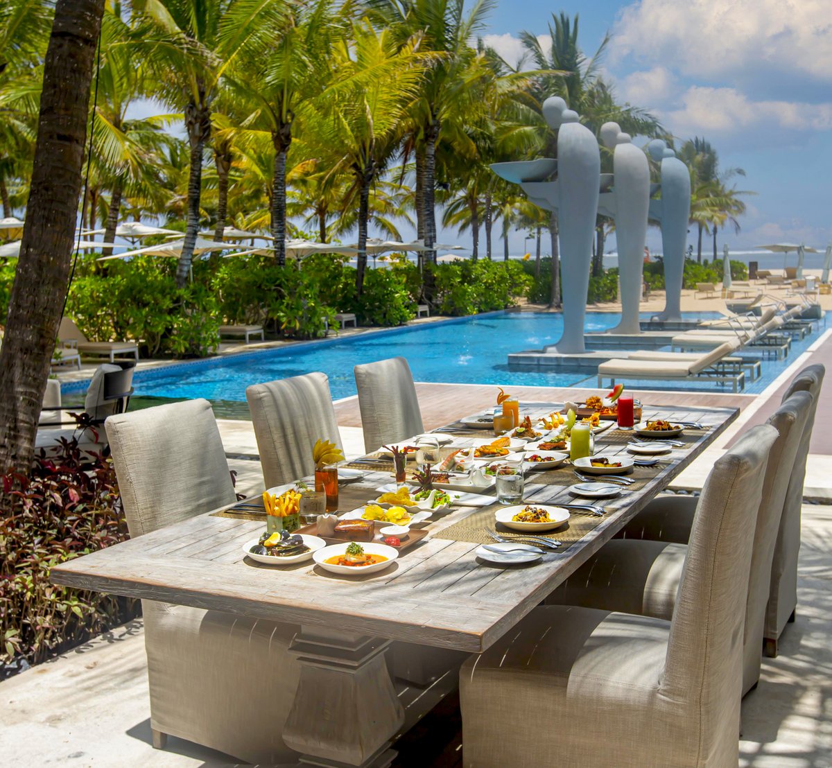 themuliabali's tweet photo. Sunday Brunch is a long-established favourite gathering for those that appreciate great food, service and ambience with the most stunning seaside setting. Join us for an unforgettable Sunday Brunch in Bali! #EscapetoMulia #MuliaDining
https://t.co/gsrJ8Rgpys https://t.co/Hh2mJYj4P2