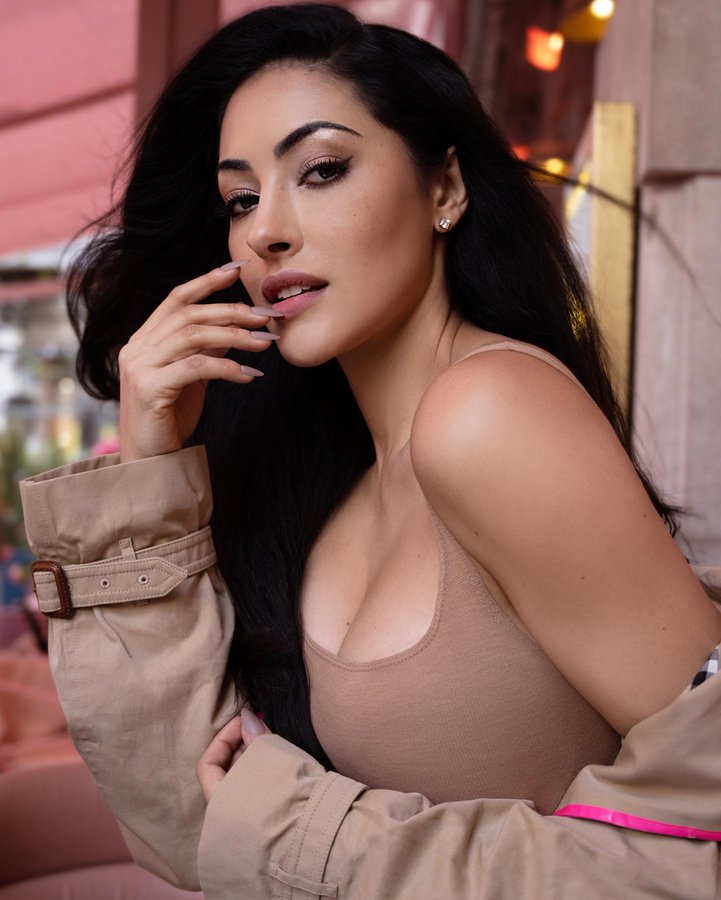 FxbgmzoaMAAmPhO?format=jpg&name=900x900