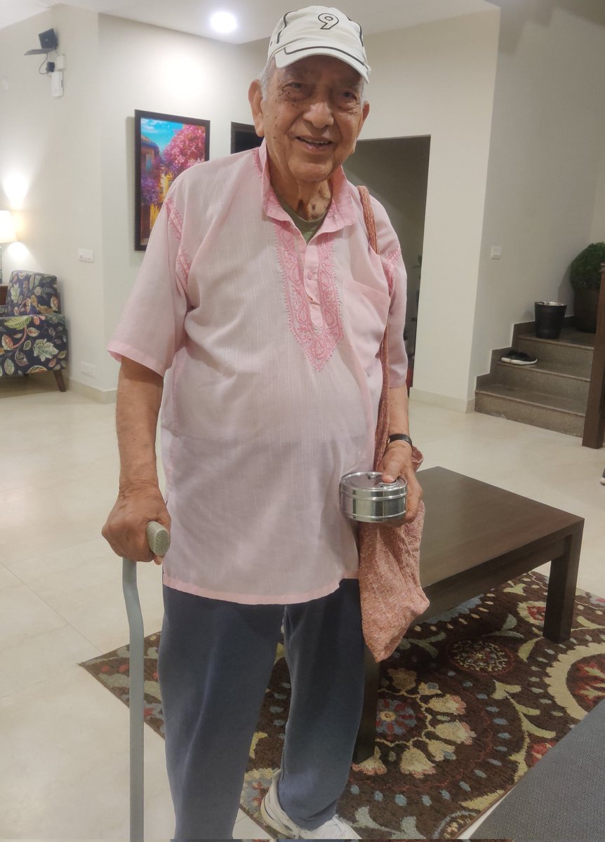 SethiRuchikaT's tweet photo. SharmaUncle(in his 90's)and SarpanchUncle in late 80's-they follow such great habits like #usingreusables, shunning the disposable culture.
SharmaUncle brought over halwa in a #reusablecontainer carrying it in a #clothbag. #nodisposables
#MissionLiFE
@3BkaFunda
#beatpollution https://t.co/CKMf0lu601