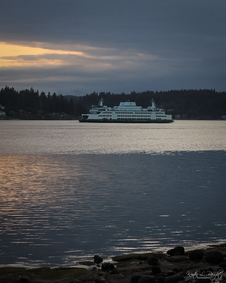 KristinLRaught's tweet image. Tuesday's sulky sunset