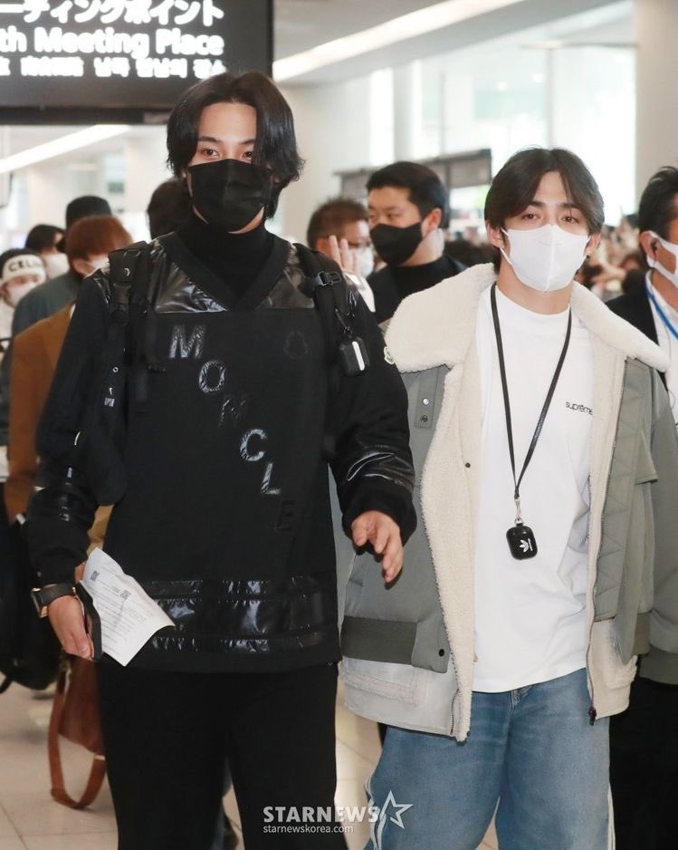 hourlyweboy's tweet photo. 📸🛫[31052023] #WEBOY Gaara, Gerald, Ozed, Jose, Odik as SEVENTEEN arrived at airport to be a Guest Star at Wedding of Mr. Jeremy @jemmynskuy &amp; Mr. Arshaka @lonjjwin today at 19.00 PM on @EOGLLEEDEA ⁘ 

#҉젬준Wedding https://t.co/Ip1w4GZf2p