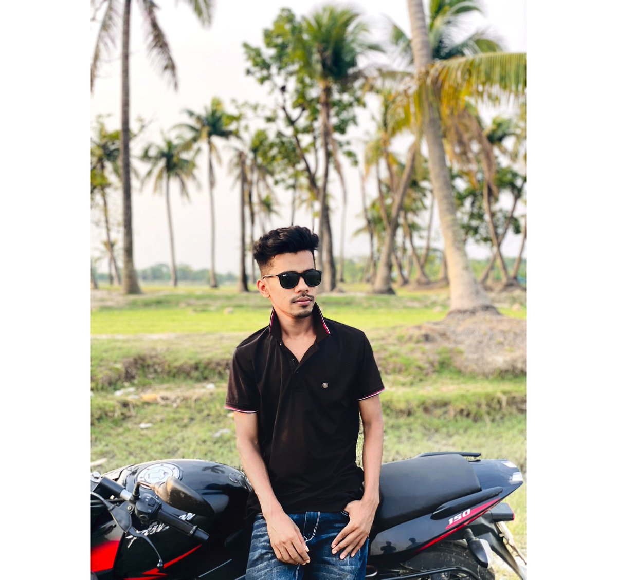 Shahrinlamim's tweet photo. কাউকে জানতে গিয়ে নিজেকে হারিয়ে ফেলার মতো বোকামি যারা করে,
তারা দেখতে আমার মতো।🖤 https://t.co/TNUnXQ9ajQ