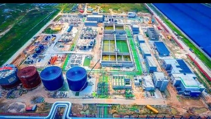 Aliko Dangote built crude oil refinery

Instead of hiring new employee, he looted all Shell and TotalEnergies employee. 

Shell is contemplating leaving 🇳🇬