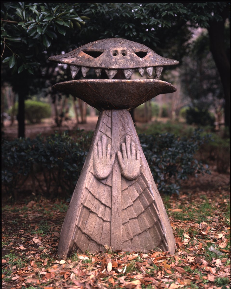 #岡本太郎美術館 の #イチ推し生きもの は #岡本太郎 作の《ノン》ちゃん！💕
「ノン」はフランス語で“No“のこと。
もとは、世界各国の神像と一緒に、大阪の「太陽の塔」の地下に展示されていました🫣
名前に反した可愛い見た目で、推さずにはいられないギャップ萌えキャラです。
#キュレーターバトル