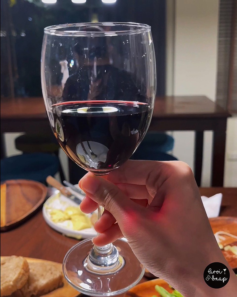 มันบดกับชีสไม่อั้น! สาวกชีสอย่างเราคือฟินตาหลับ😆 ร้าน Vivin Grocery ทำอร่อยมากค่ะ ที่เราทานเป็น Aligot Night เค้าจะเสิร์ฟเป็นเซท มีอาหารจานหลัก1+มันบดชีสไม่อั้น+ไวน์1แก้ว+สลัด+ขนมปังเติมไม่อั้น 890 จัดว่าคุ้มมาก! ใครอยากทานต้องจองก่อน มีแค่สาขาอโศกและศุกร์แรกของเดือน <a href="/aroii/">@aroii บอกต่อ</a>