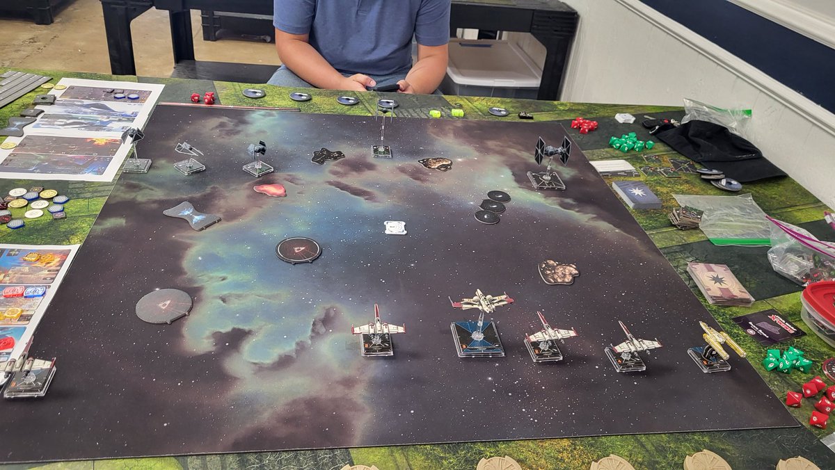 MARVOLtiger's tweet photo. Definitely had a good time playing X-Wing. I'm still learning the game, but it's definitely fun #X_Wing #StarWars https://t.co/MSnDwfDBer