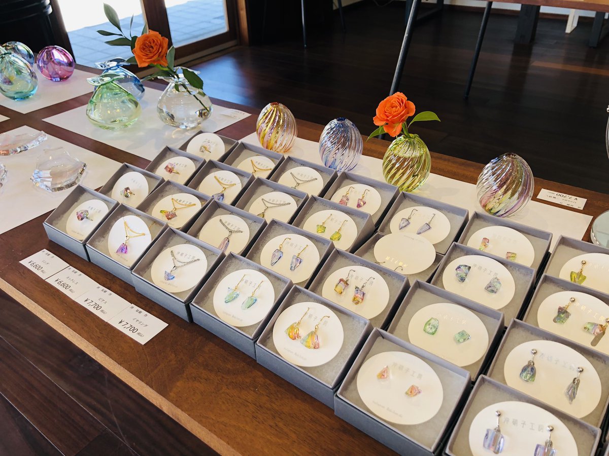 kurokabe_studio's tweet photo. 「沖知樹ガラス展」開催中です✨
会期：2023年5月27日〜6月18日
会場：黒壁ガラススタジオ
時間：10時〜17時
定休日：月曜日
虹色で彩られた美しいガラス作品が揃いました🌈✨この機会にぜひお運び下さいませ😊ご来場心よりお待ちしております✨ https://t.co/EG9DQ9fLhh