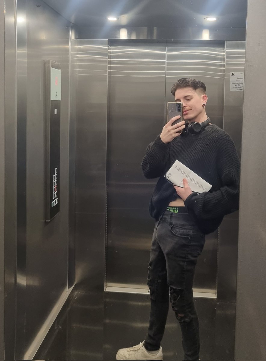 Finally a trip outside although it's to the doctors🤧 balls are swollen,stomach hurts and my left leg does want to work.. but hey at least this cushion in my pants is comfy