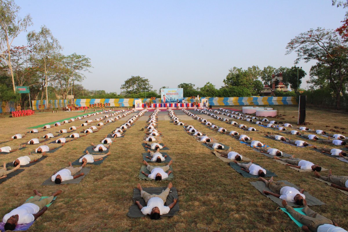 BSF_CSWT's tweet photo. Yoga day 2023 In the series of 9th International Yoga Day preparation #CSWT BSF Indore organised 3 days yoga camp for strengthening heart from 29 to 31 May in association with Madhav Bagh.
@BSF_India 
@BSFACYTEKANPUR 
@BSF_STC_Indore https://t.co/3UIsjRxemA