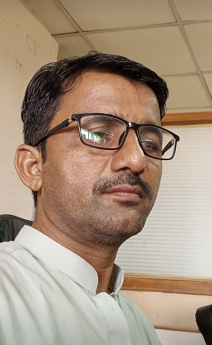 قومن ۾ ڇَڪتاڻ وڃي ٿي وڌندي، 
اهڙي ڪائي ڪنڊ نه آهي، 
جاٿي ڪوئي سک هجي ۽ سانت هجي، 
ڀونءِ مٿان هڪ ڀانت هجي، 
ڪنهن کي، ڪنهن جو اونو ناهي، 
پنهنجي وَڏيرپَ مڃرائڻ لئه-
دنيا ۾ رَتَ - ڇاڻَ وڃي ٿي وڌندي!!
آثم ناٿن شاه