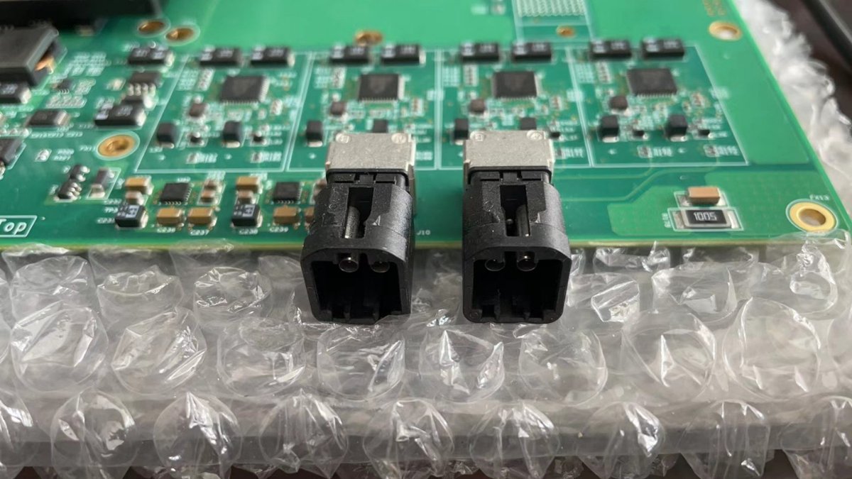 8 channels of camera with GMSL2 capabilities. Mobile  rugged controller for harsh environments, Jetson AGX orin+Infineon TC287,deploy the AI into machine . @NVIDIAEmbedded   #Industry40 #RaspberryPi #cm4 #IndustrialIOT #INDUSTRY #AUTOMATION #jetson #rockchip