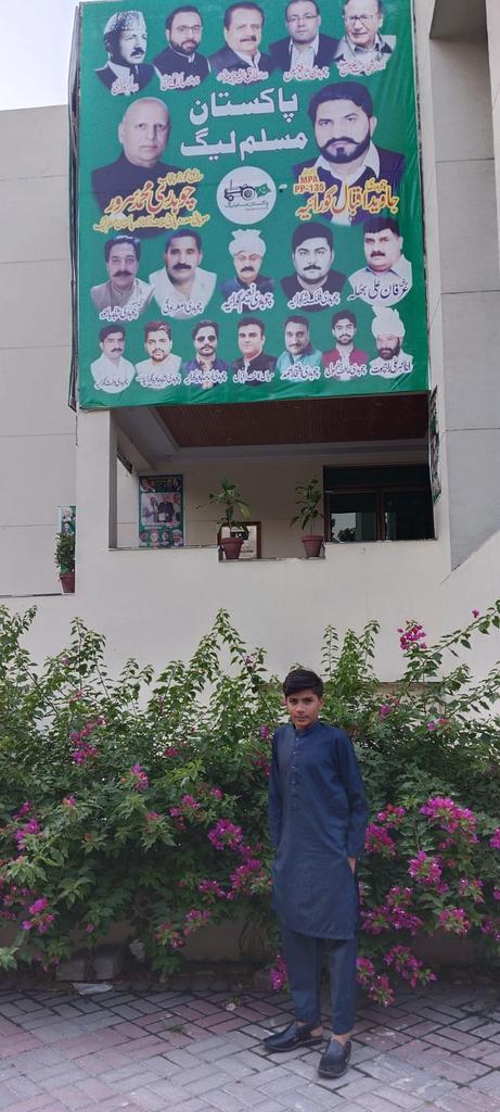 romiwaseem42's tweet photo. yesterday My Son #FaizAli In #PML #Punjab_House #lahore #ChSalikHussain #chshafayhussain #ChShujatHussain #ChSarwar https://t.co/ZxfwaE2scl