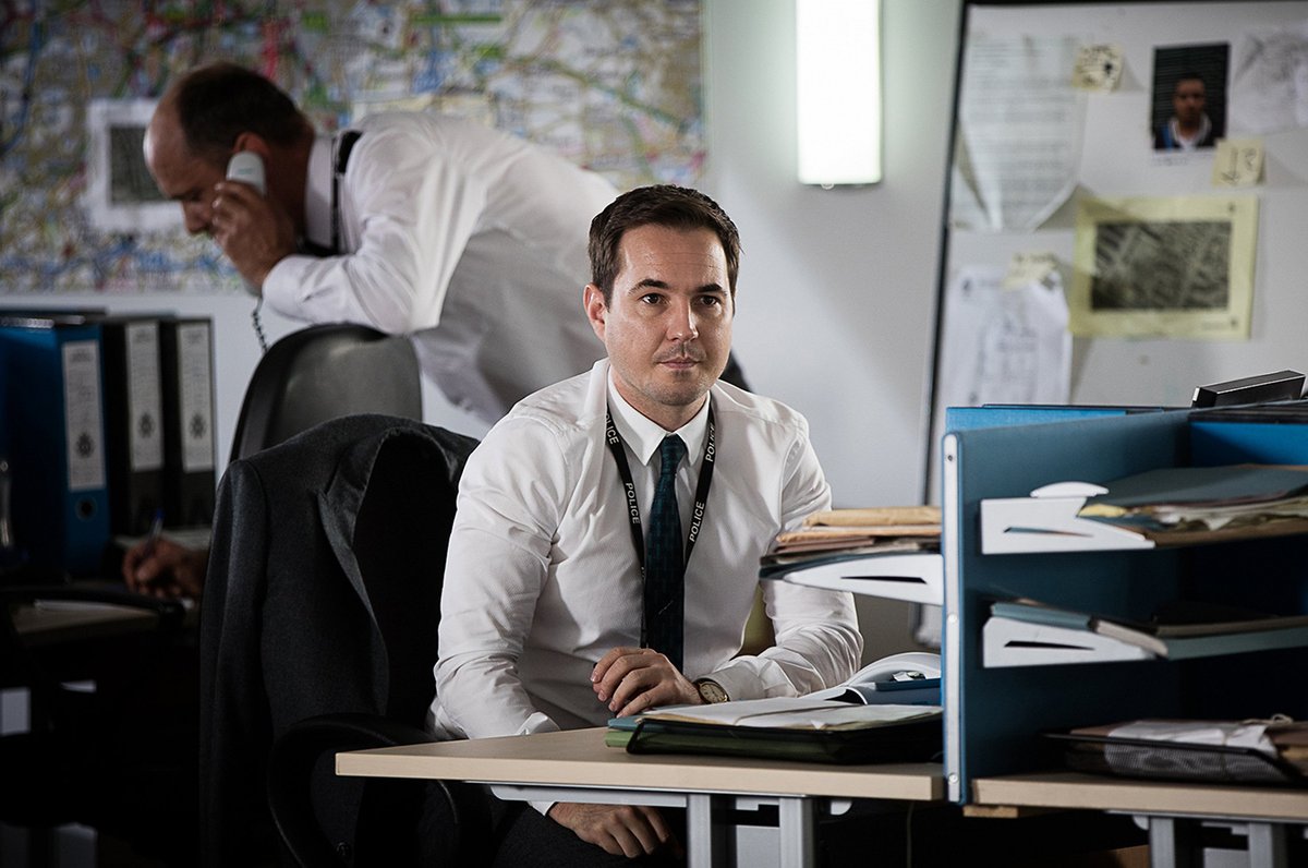 Team_Compston's tweet photo. PIC OF THE DAY
If only Steve knew what was to come, I don't think he would've been quite so desperate to get Nick Huntley 😬
Gotta love his tenaciousness though 🥰 
 
📸 : BBC

~ LOD S4 Still
~ 2017

#MartinCompston @martin_compston #LineOfDuty #SteveArnott #LOD4 #DSArnott #AC12 https://t.co/G2sRIVryVJ