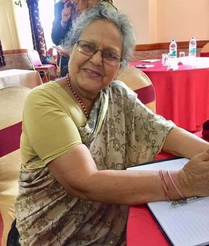 २०६२/६३ सालको लोकतान्त्रिक अन्दोलनमा दीदीसंग संगै बन्द कोठा भित्र दिनरात बिताएको दिनहरु मेरो जीवनका लागी  सदा प्रेरणाको श्रोत भएको छ। दीदी ! हजुर महिला अन्दोलनको एउटा विम्व हो । शोककुल परिवारजनमा हार्दिक सामवेदना ।मीना दीदी हजुरप्रति हार्दिक श्रद्धाञ्जली 🙏🙏🙏