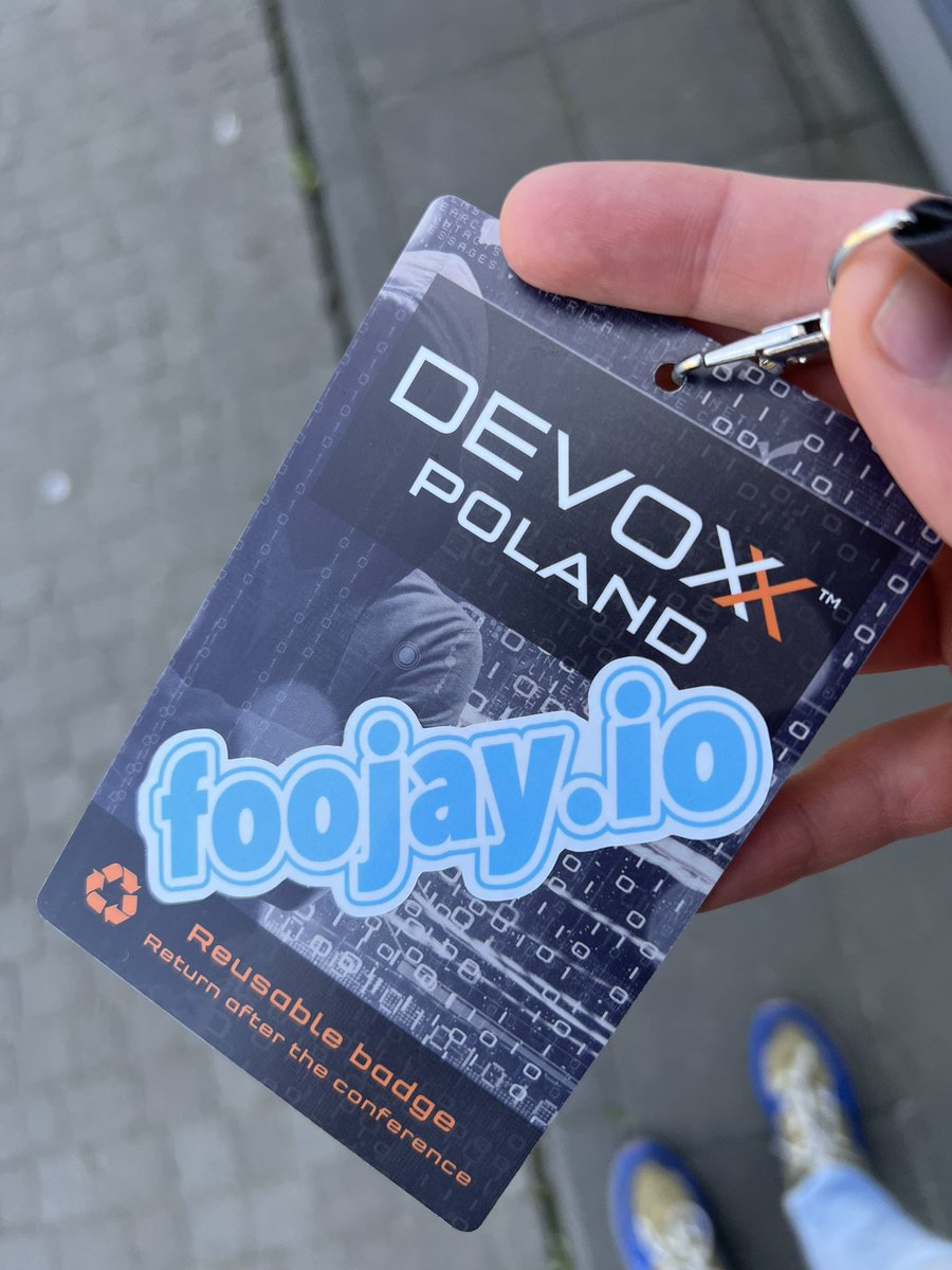 PeterWessels's tweet photo. Spreading the joy of #foojay at #DevoxxPoland. Thanks @ties_ven! https://t.co/bQUfjYBYBM