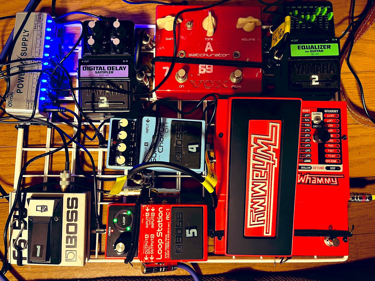 誰も思わないだろうなあ。これがまさかピアノの機材だとは

#エフェクターボー道
#pedalboard