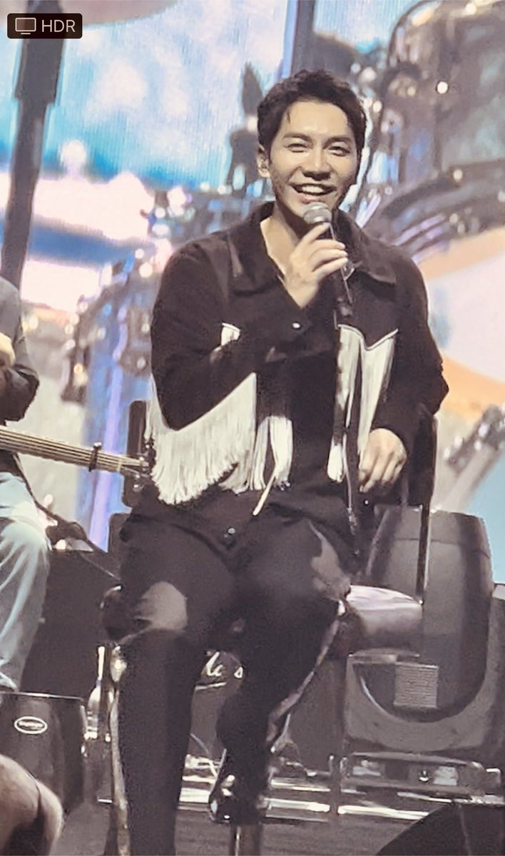 Four days after the concert, my voice still sounds like a frog but I’d do it again and again and again and again and again 
💚💚💚

#LeeSeungGi #이승기 #LSGinMNL2023