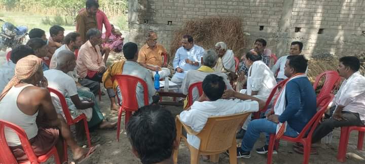 AmarjeetMla's tweet photo. जीरादेई के पूर्वांचल टोला के जन समस्याओं से रूबरू हुआ।

मोदी सरकार में बढ़ती मंहगाई, बेरोजगारी, उन्माद उत्पात की राजनीति, संवैधानिक संस्थाओं का दुरुपयोग, गरीबों की आवास और खाद्यान्न योजना बंद करने की साजिश के खिलाफ 15जून प्रखंड मुख्यालय पर आयोजित प्रदर्शन में भाग लेने की अपील की. https://t.co/x0KgIOzW38