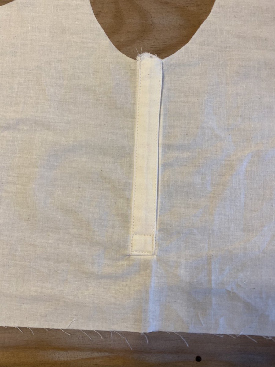 昨日今日で繰り返し短冊あきやってます。ちょっとでも汚くなると納得いかなくてやり直し。ステッチの幅が太くなってしまったもの、なんとなく吊り気味になってしまったもの… https://t.co/S9NvMiLN0k