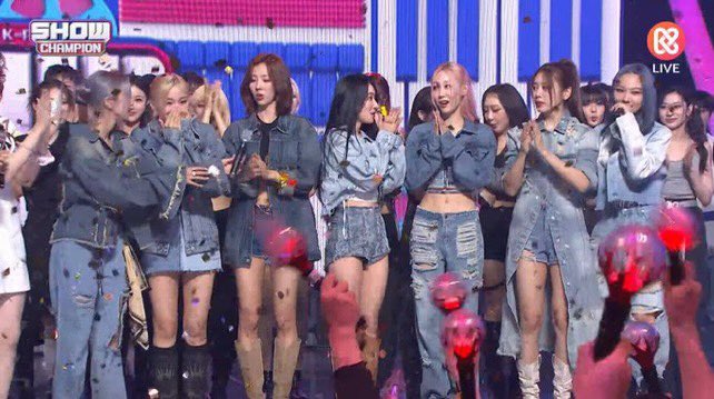 mistyfriz's tweet image. "Who tf votes for Dreamcatcher ? Who listen to them anyways"