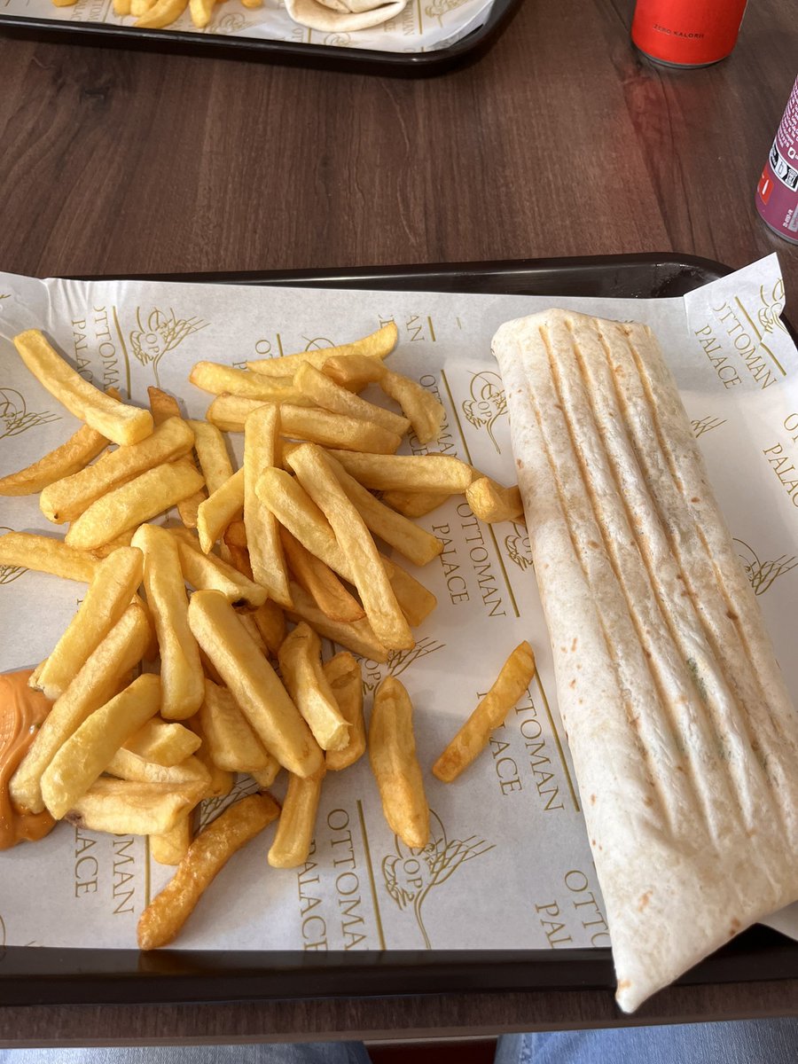 tokyyi's tweet photo. 9,50€ j’ai envie de pleurer https://t.co/ValzGnbyfv