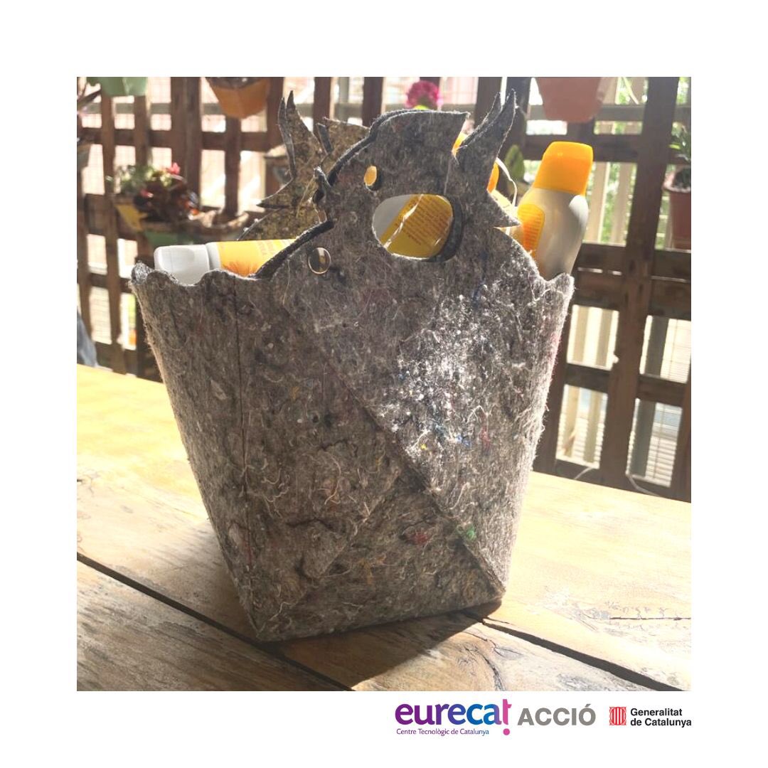Solidanca's tweet photo. ♻️🌱Solidança codissenya nous productes a partir de fibres reciclades de Circutex

🧵Amb l'objectiu de donar circularitat al teixit de feltre reciclat utilitzat en la creació de Circutex, el contenidor tèxtil, Solidança impulsa, amb Eurecat i amb el suport d'ACCIÓ, nous prototips https://t.co/O4YMzrenll