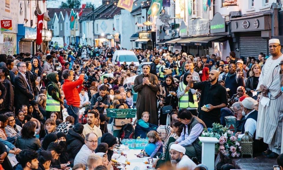 Muslims and non-muslims break bread together at a community Itfar, St Mark's Rd. Thursday 30 May, 2019. 📷 Alexander Turner
