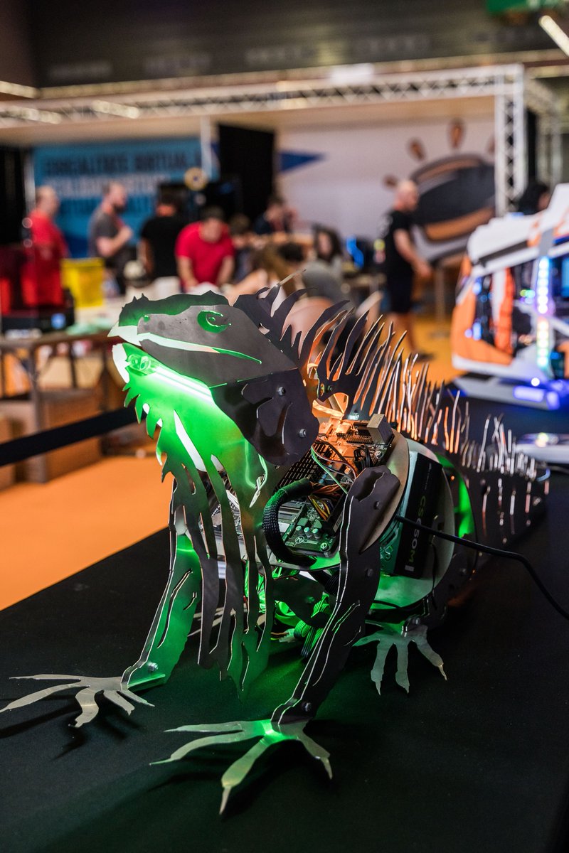 euskalencounter's tweet image. Para los amantes del #modding, tendremos 2 competiciones muy interesantes, Casecon y Casemod, para los que quieran partir de una caja o prefieran construir su mod desde 0 🖥️

⬇️Así de increible se veía el área de #Hardware en la #EE30! ¿Qué sorpresas tendremos en la #EE31? 🔥