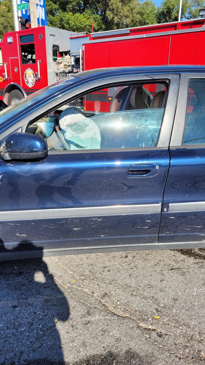 thornebrittani's tweet photo. @Toyota So this is why we got tboned and my husband's head rocked the window. The other car's airbags went off. This is awful. #toyota #toyotacorollacross #recall https://t.co/QwoQFw7b5m