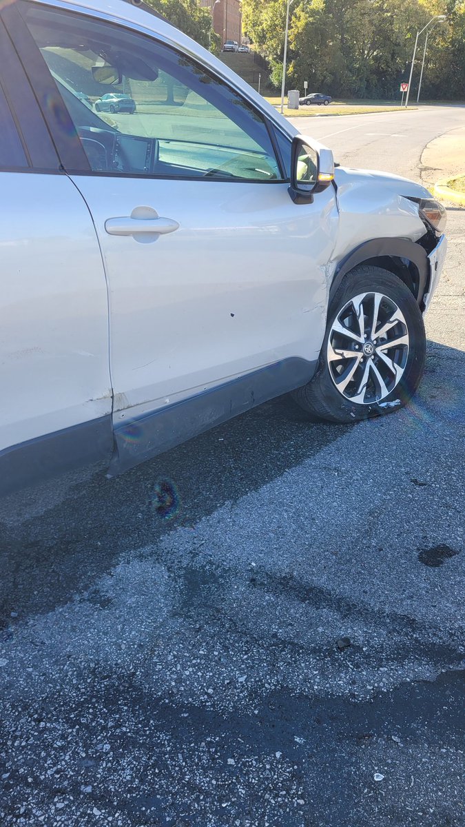 thornebrittani's tweet photo. @Toyota So this is why we got tboned and my husband's head rocked the window. The other car's airbags went off. This is awful. #toyota #toyotacorollacross #recall https://t.co/QwoQFw7b5m