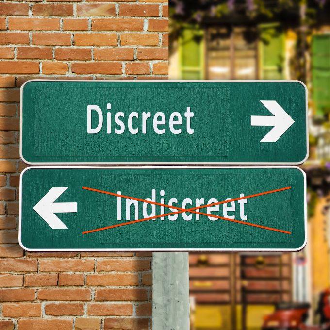 amina_secrets's tweet photo. 📦 Ezt nem tudja meg a szomszéd!
Biztosan kerültél már olyan szituációba, amikor egy számodra zavarba ejtő helyzetben olyan ismerőssel találkoztál akivel a legkevésbé sem szerettél volna. Orvosi vizsgálóban összefutni a legpletykásabb szo... https://t.co/3jnTd4Woyl