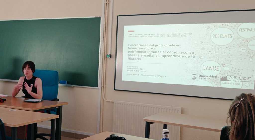 ARGOSZARAGOZA's tweet photo. Alodia Rubio, @Inaki_nav y @Rivero_MPilar presentan una comunicación en Murcia sobre percepciones del profesorado sobre patrimonio inmaterial #patrimonioinmaterial @IUCAunizar @Red14ECCSS @FacultadEducaUZ @EducacionUm https://t.co/N6DVJDbmJx