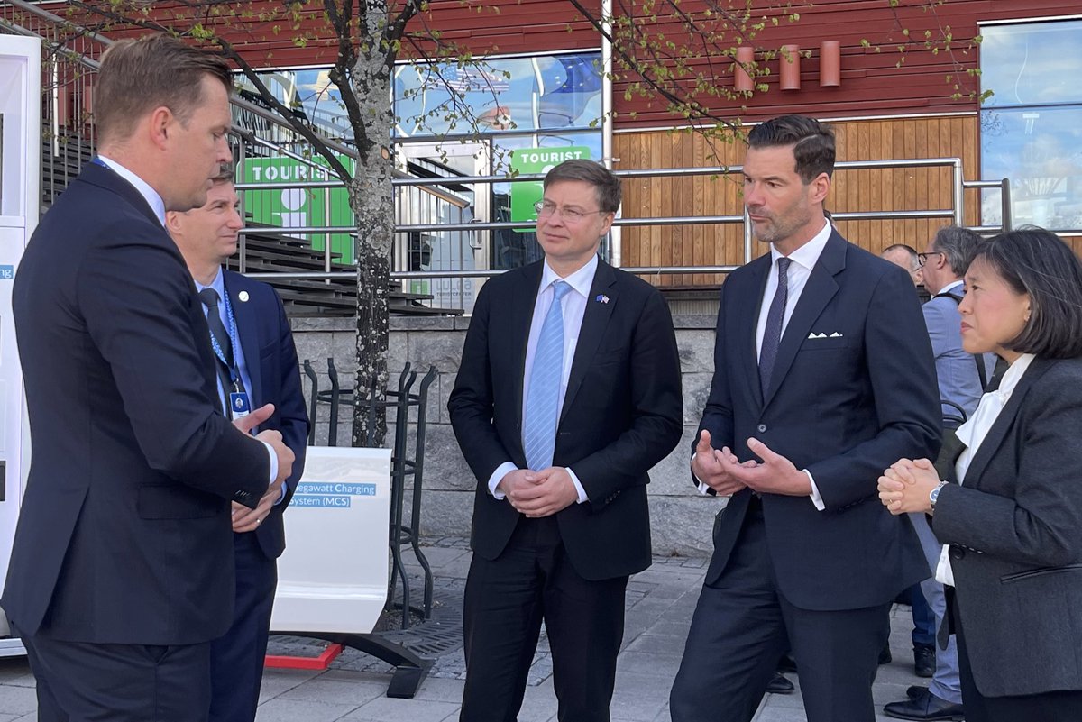 VDombrovskis's tweet photo. EU &amp; U.S AGREE ON 1ST EVER TRANSATLANTIC STANDARD!

At 4th 🇪🇺-🇺🇸 Trade &amp; Tech Council, we signed off on Megawatt Charging System standards for electric vehicle trucks.

This can pave the way for an open, non-proprietary global standard to decarbonise transport worldwide. 
#TTC https://t.co/UXjCnR2fn3