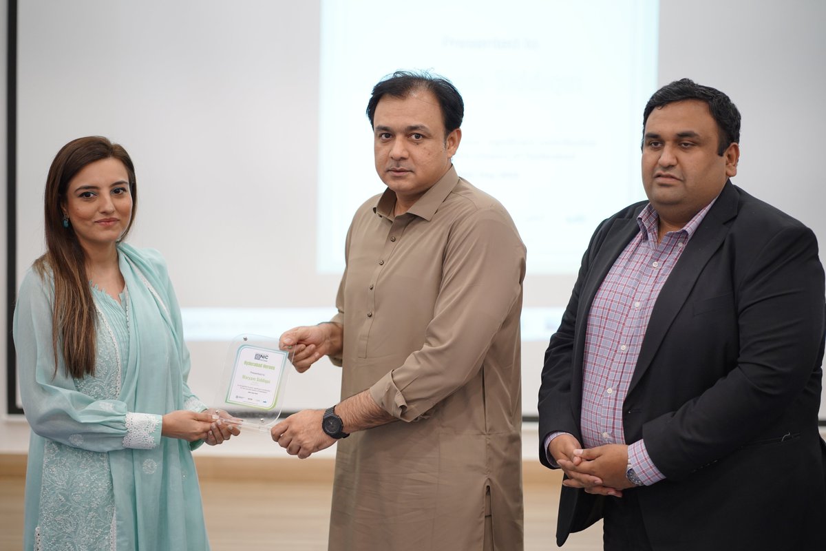 NICHyderabad's tweet photo. ๐๐ฒ๐๐๐ซ๐๐๐๐ ๐๐๐ซ๐จ๐๐ฌ was all about recognizing the heroes of the region who are shaping the future of entrepreneurship. Introducing these talented entrepreneurs to the world - Part-III #NICHyderabad #NICProgram @MoitOfficial @IgniteNTF @PTCLOfficial @LMKTOfficial https://t.co/dzz4jCF0jp