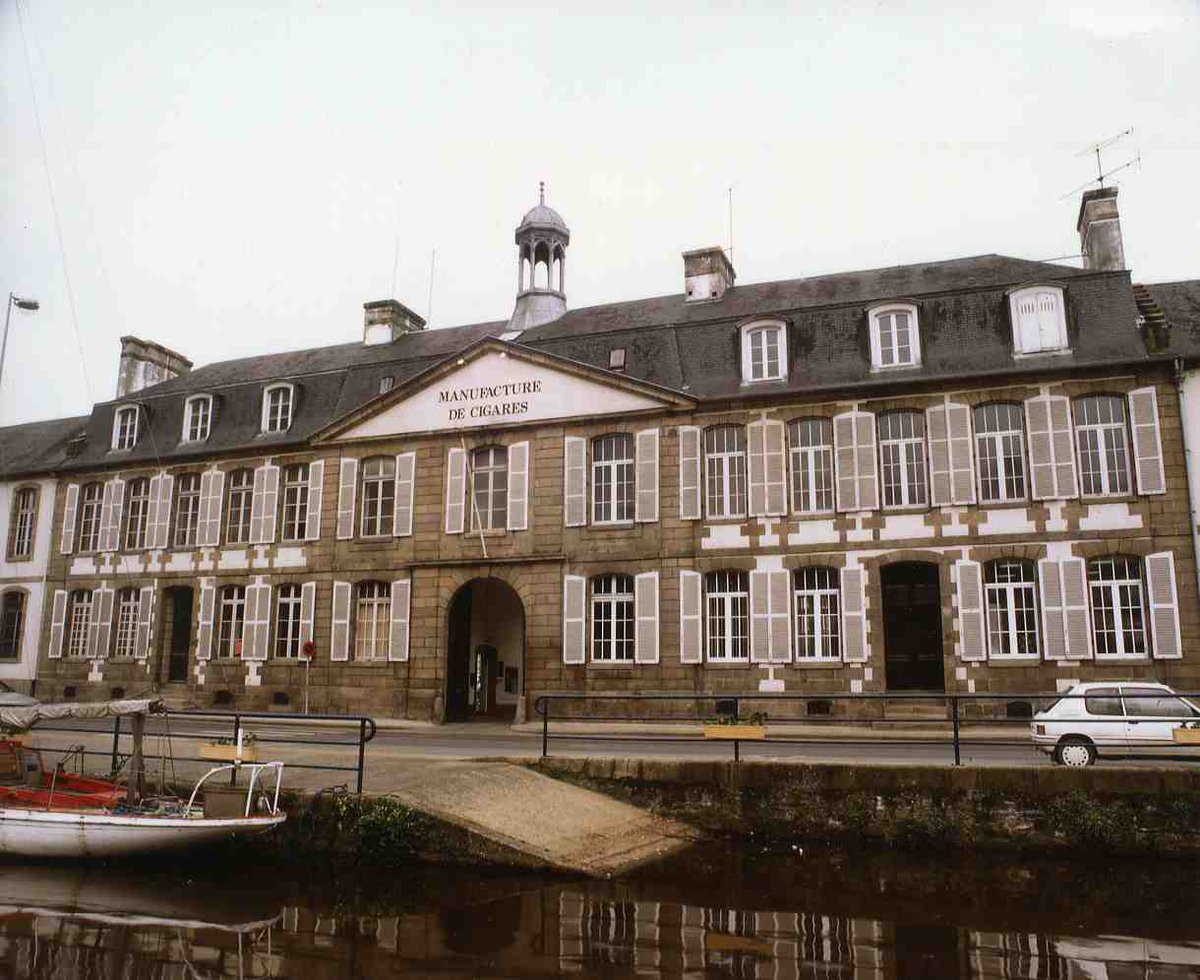 archives29's tweet photo. [Coup de ❤️] A l'occasion de la journée mondiale sans tabac parlons du fonds des #archives de la manufacture des #tabacs de #Morlaix. Il y a des plans, des photos, des documents sur l'activité, des objets publicitaires et des cigares🚬. #journeemondialesanstabac @finistere_29 https://t.co/YEX4eodhli