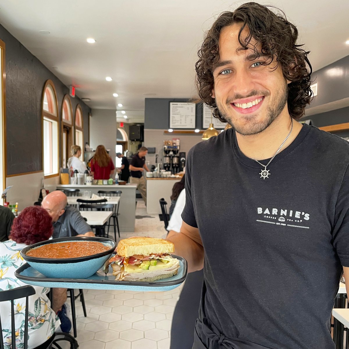 OldeHearthBread's tweet photo. Barnie’s Coffee &amp; Tea Co. on Park Avenue in Winter Park does breakfast and lunch, seven days a week, using our bread! We’re big fans of the soup and sandwich combo  - plus a coffee drink to get us through the afternoon.

@barniescoffee @parkavenuewp #winterparkfl #orlandofoodie https://t.co/Q4yb6Q0Nmo