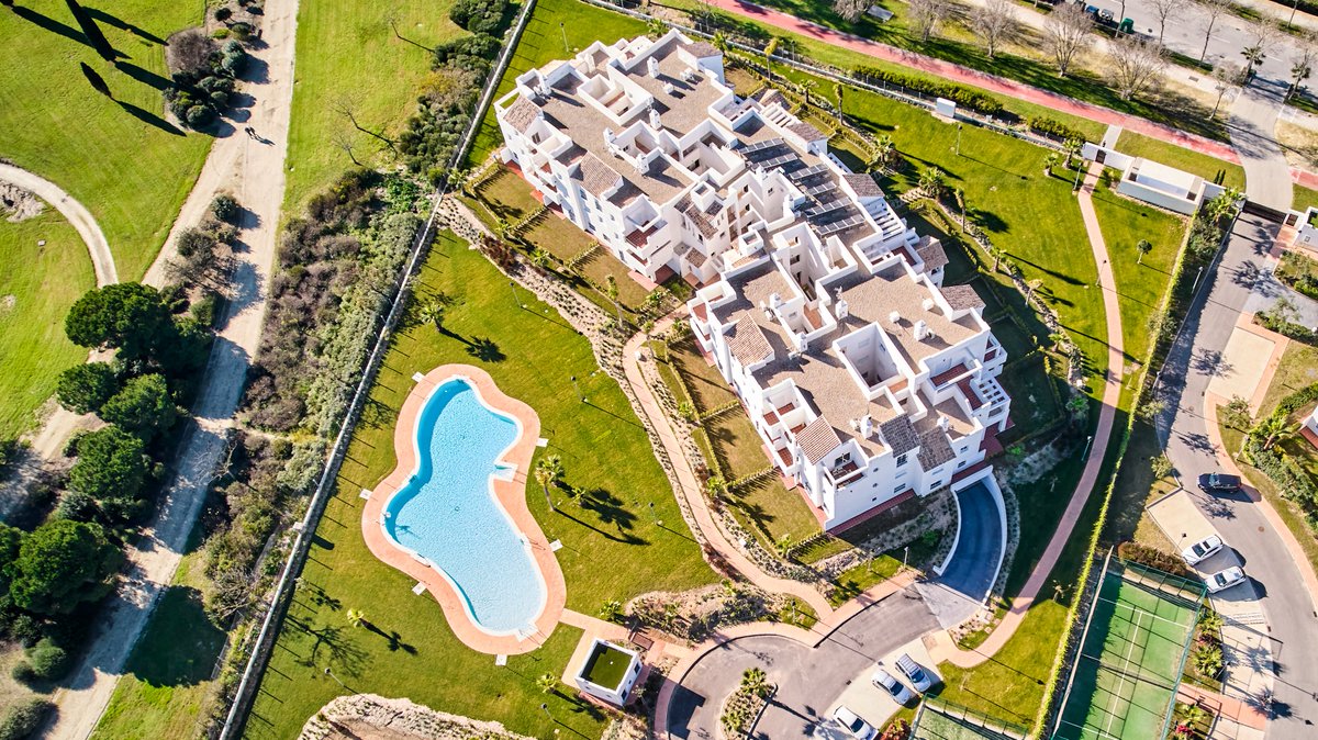 JardinesLago's tweet photo. Alberto Pérez de la Sal conoce a su público y lo demuestra con el éxito de la promoción de #JardinesLago en Costa Ballena 🏘🌴🌊⛱🕶🏖🪴🍹🥘🌳
.
https://t.co/5BesaBuLUW
.
#CostaBallena #AlbertoPerezDeLaSal https://t.co/I8HnPaceyX