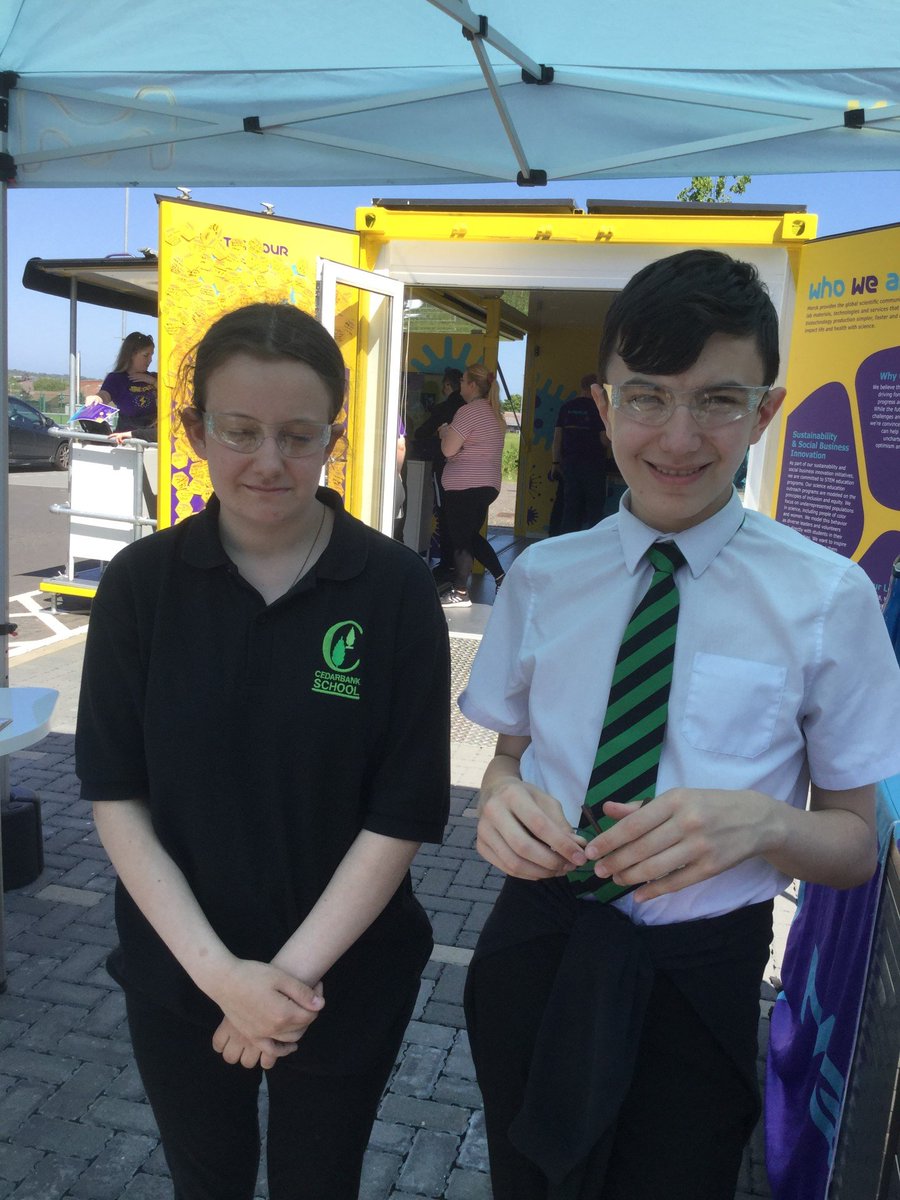 CedarbankSchool's tweet image. 3C had a wonderful time learning about contamination with the team from @merckgroup, using virtual reality and USB microscopes #SPARKcuriosity #DYWWestLothian #STEM #WL_STEM #Curious #STEMskills #confidentindividuals #effectivecontributers #skillsforwork