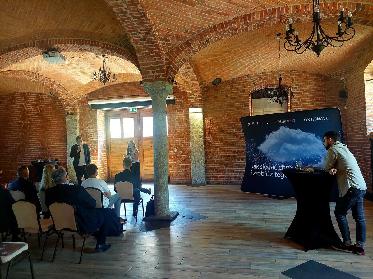 oktawave's tweet photo. 📢Trwa Netia Cloud Roadshow, na którym wspólnie z @NETIA_SA i @DellTech odpowiadamy na pytania towarzyszące procesom migracji i rozwiewamy wątpliwości dotyczące zarządzania środowiskiem w ☁️ chmurze publicznej.
#Chmura #CloudComputing  #DisasterRecovery #NetiaNext #PremiumSupport https://t.co/ATHOIIexzs
