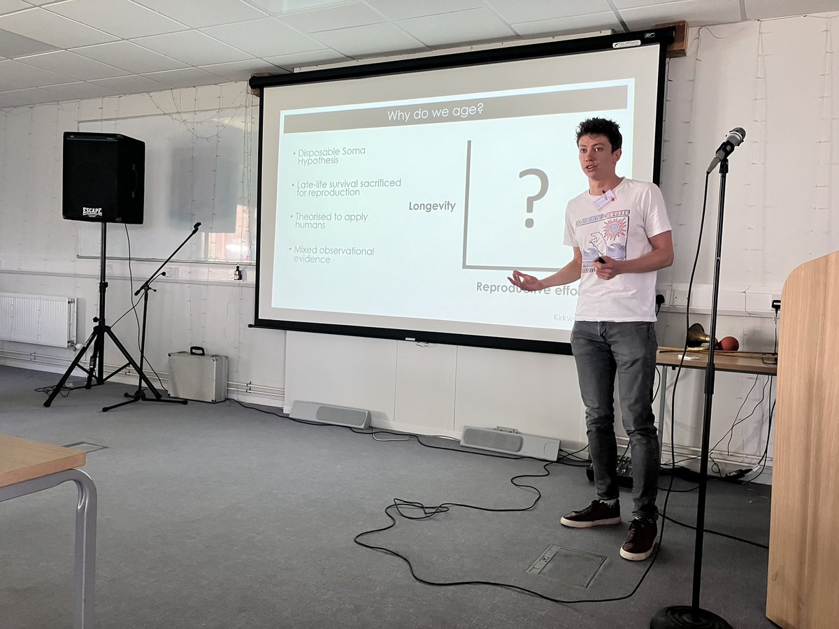 Wrapping up the Aging Biology session is Euan Young <a href="/euantheyoung/">Euan Angus Young</a> giving a fascinating talk about measuring the costs of reproduction in preindustrial women 🤩

#EMPSEB28