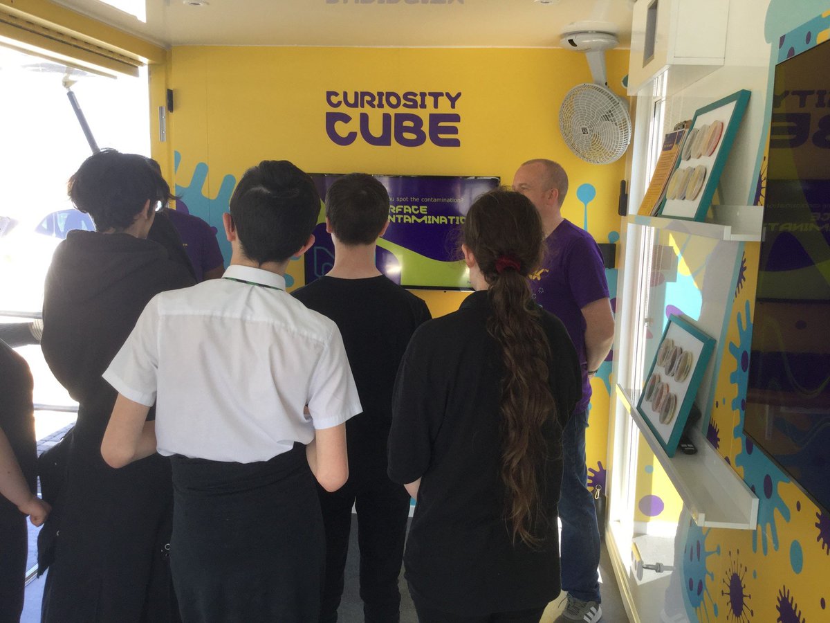 CedarbankSchool's tweet image. 3C had a wonderful time learning about contamination with the team from @merckgroup, using virtual reality and USB microscopes #SPARKcuriosity #DYWWestLothian #STEM #WL_STEM #Curious #STEMskills #confidentindividuals #effectivecontributers #skillsforwork