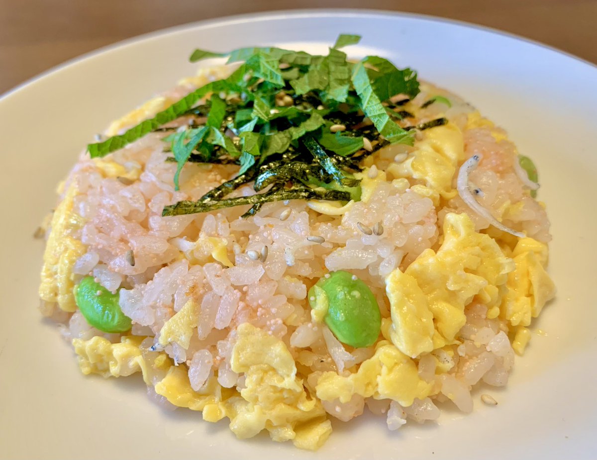 🥢今日の一品、明太子しらすチャーハン私は体調管理のため、5号食こちらは家族のごはん😉 Fried rice with spicy cod roe, whitebait edamame and egg.