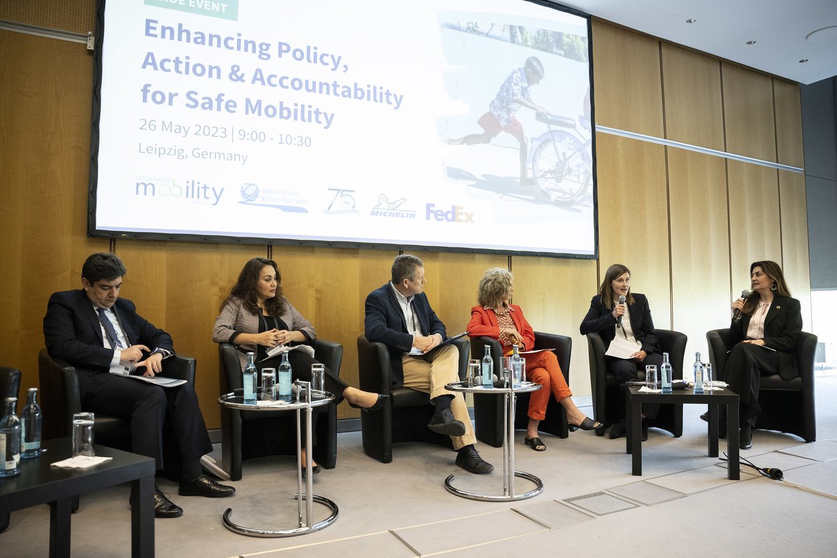 iisd_sustinfra's tweet photo. We are thrilled to have been part of the #ITF23!
@Liesbeth_C3 joined @IRF_global side event, where speakers had in-depth discussions about integrating the Safe System approach into #roadsafety, #sustainablemobility, and urban #development.
👉https://t.co/jvBrnE0qlk
📸@ITF_Forum https://t.co/Di61ZVyObt