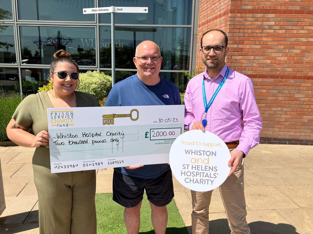 We are so grateful for the continued support of @OfficialPSCF 🙏
Yesterday Vice Secretary Emily and Treasurer Phil presented Dr Badawi Consultant Respiratory Medicine with a very generous donation of £2000 to further help and support our patients. 🧡THANK YOU