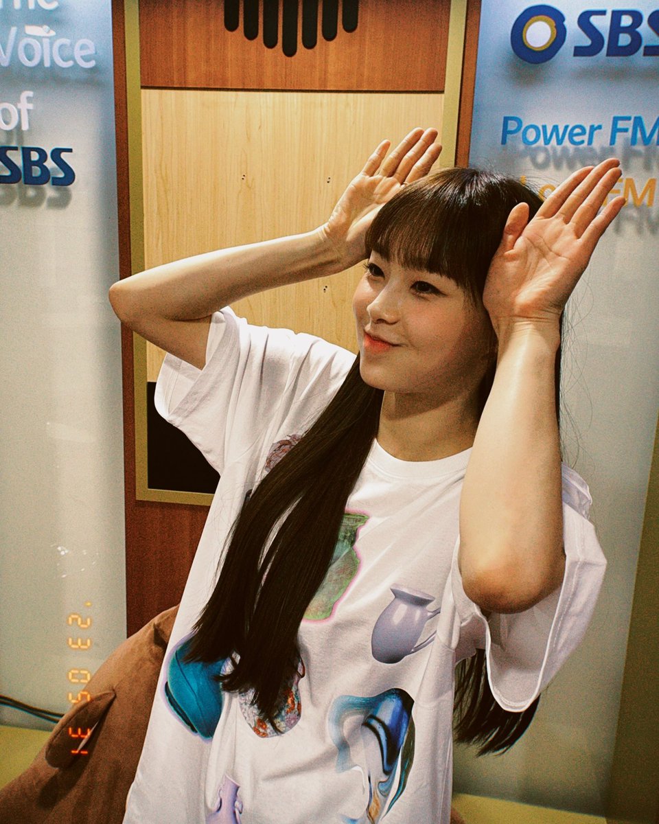 chuu_atrp's tweet photo. [⏰] 
SBS 파워FM 영스트리트

잠시 후 08:00PM #츄 가 스페셜DJ로 출연합니다

#CHUU https://t.co/BCQqMX8rRm