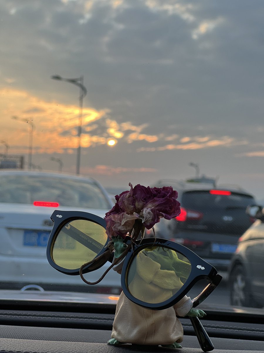 W__y_h's tweet photo. 老浪漫了🌇🌹 https://t.co/j4X5o8ZKEY